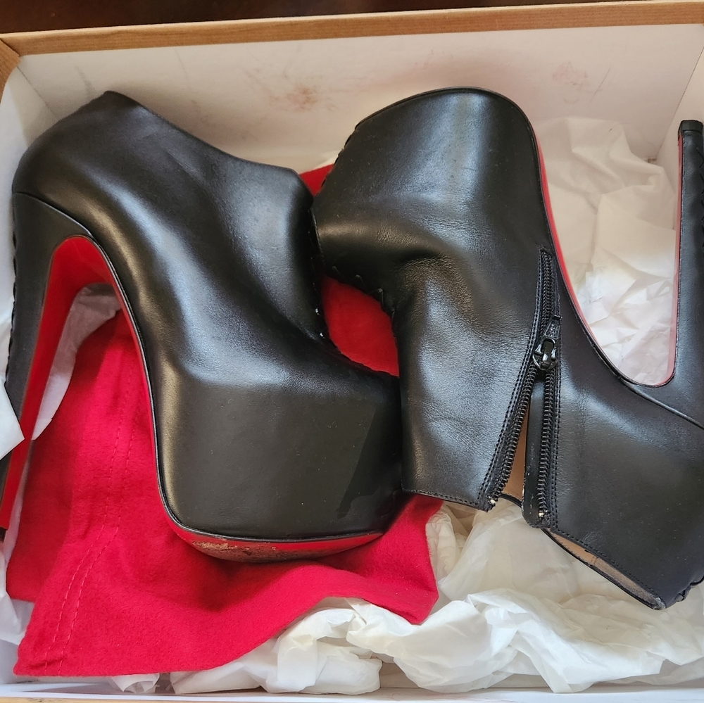 Christian Louboutin Recouzetta 38.5